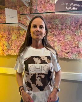 T-shirt wit met koeievlek en tekst