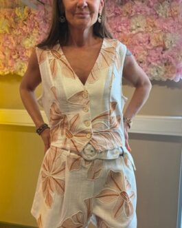 Short wit met bloemen en riem