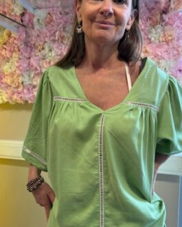 Top groen met ecru fantasie